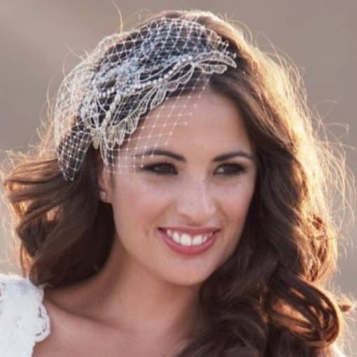 tocado-joya-para-novia-modelo-racine-blonda-encaje