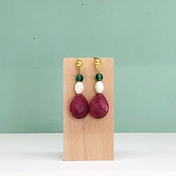 pendientes fuxia y verdes largos de invitada
